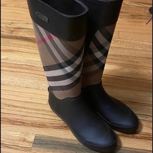 🛑SOLD🛑 Authentic Burberry rain boots size 7